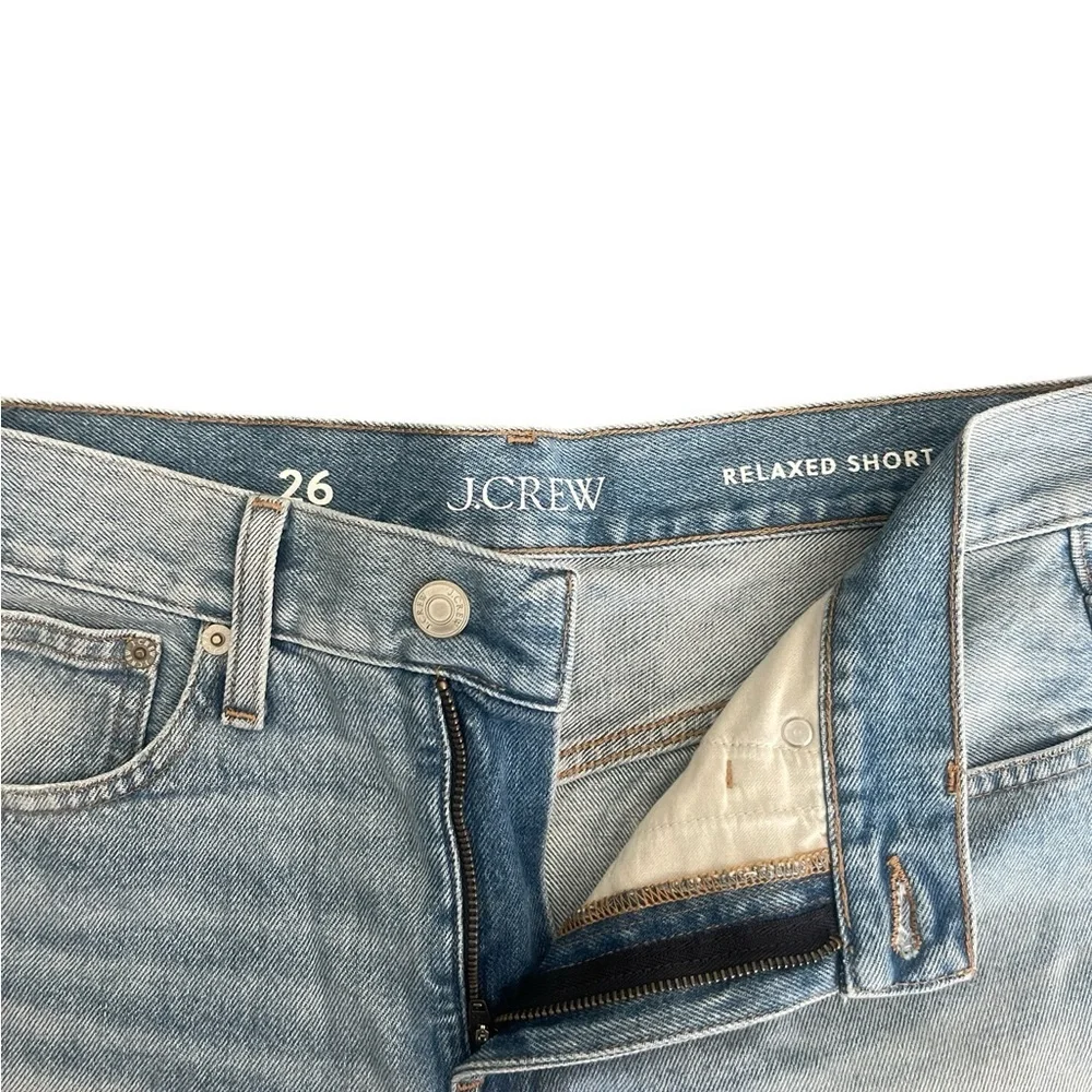 J.CREW relaxed fit light wash raw redressed hemline cotton short size 26 - Picture 3 of 4